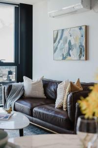 Melbourne Modern CBD Stay Walk to Shops & Trams