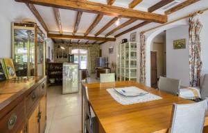 Maisons de vacances Gorgeous Home In Clavette : photos des chambres