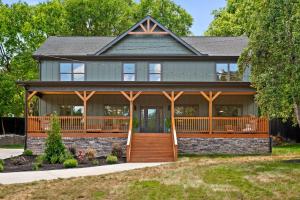 Modern Luxury Retreat Stay Near Chattanooga