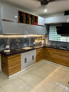 Modern 5BR Villa in Thrissur