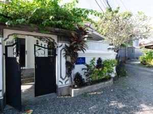 The White House Villa Taeyvela Seminyak