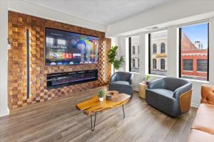 Modern Flat off Meridian - Walk Anywhere Downtown