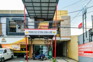 RedDoorz at Kutisari 2 Surabaya
