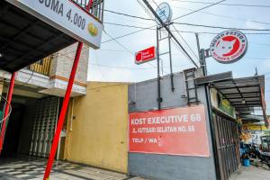 RedDoorz at Kutisari 2 Surabaya