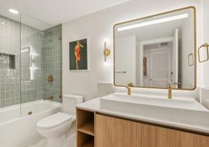 NEW Luxury Bay View Downtown Studio