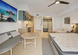 NEW Luxury Bay View Downtown Studio