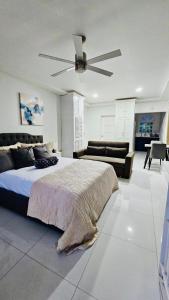 Tropical Escape Studio - 5 Min Walk to Ochi Beach & Nearby Hotspots