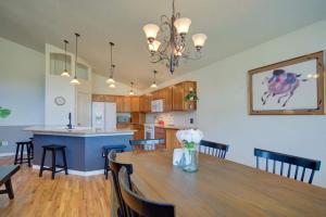 Picturesque Pueblo at Palmer Lake Sleeps 14