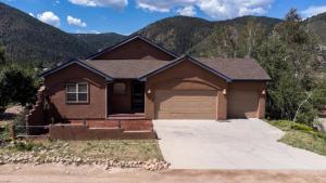 Picturesque Pueblo at Palmer Lake Sleeps 14