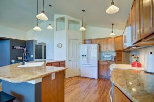 Picturesque Pueblo at Palmer Lake Sleeps 14