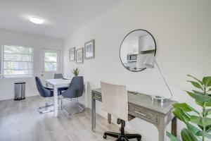 Pool Free Wifi Parking Smart TV