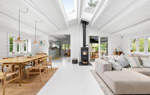 Lovely Home In Hornbæk With Wifi