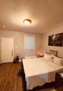 Cozy Studio Studio City Unit 6