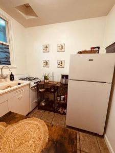 Cozy Studio Studio City Unit 6