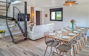 Maisons de vacances Magnifique Maison Avec Spa : photos des chambres