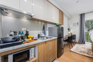 Nookō Corner Studio at Lahug - 4K Cinema & Balcony