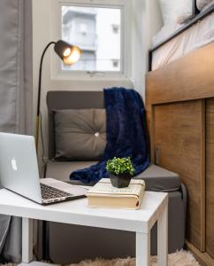 Nookō Corner Studio at Lahug - 4K Cinema & Balcony