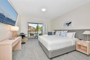 Pacific Blue Unit 175 Dual Swim Up