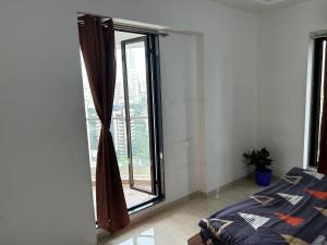 Comfy Stay with a Great view near Oberoi Mall