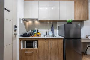 Nookō Corner Studio at Lahug - 4K Cinema & Balcony