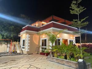 Golden Nest Farms 3BHK Private Pool by Homeyhuts