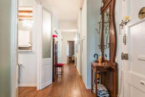 Explore City Center from an Elegant Urban Retreat