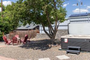 Hot Tub, Firepit Bunk Room