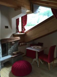Double or Twin Room with Mountain View