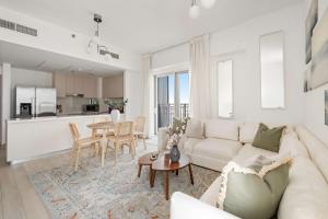 Silkhaus Vacation Homes Canal view 3BDR with Maid Room Near Ferrari World
