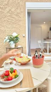 Appartements Splendide Studio parking clim terrasse : photos des chambres