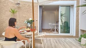 Appartements Splendide Studio parking clim terrasse : photos des chambres