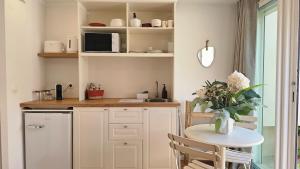 Appartements Splendide Studio parking clim terrasse : photos des chambres