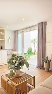 Appartements Splendide Studio parking clim terrasse : photos des chambres