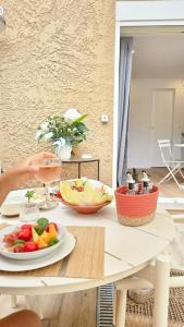 Appartements Splendide Studio parking clim terrasse : photos des chambres