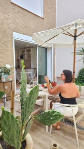 Appartements Splendide Studio parking clim terrasse : photos des chambres