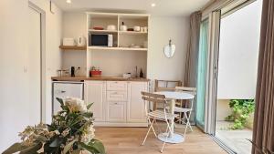 Appartements Splendide Studio parking clim terrasse : photos des chambres