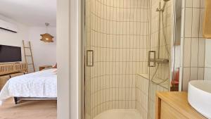 Appartements Splendide Studio parking clim terrasse : photos des chambres