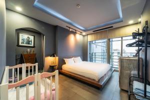 Sailing Tower City Central Apartments