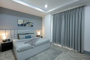 BedChambers Luxury Apartment Near Golf course Road