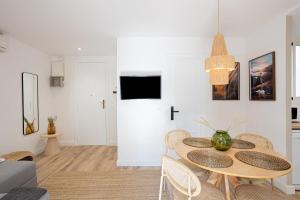 Walk To Las Ramblas Sun-filled&cozy