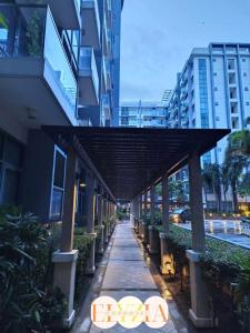 Manila airport rooms pay upon check in at TWO PALMTREE VILLAS across NAIA terminal 3