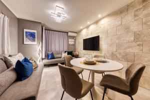 THE LEAVES~MON RESORT~