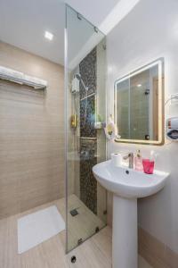 LotusPod 1BR Penthouse at Cebu Park Residences - FREE Parking, Near Ayala, IT Park, IEC Convention