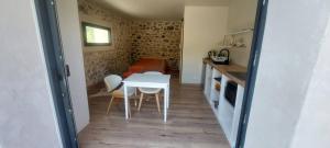 STUDIO 100 metres du lac pour 2 personnes