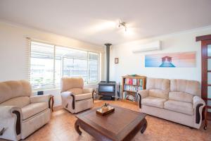 Family Beach Escape Walk to Town & Beach