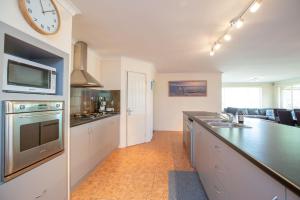 Family Beach Escape Walk to Town & Beach