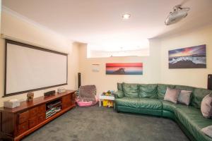 Family Beach Escape Walk to Town & Beach