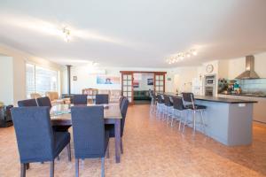 Family Beach Escape Walk to Town & Beach