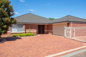 Family Beach Escape Walk to Town & Beach