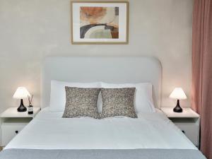 Gongdeok Modern Studio 102, 5min from Subway